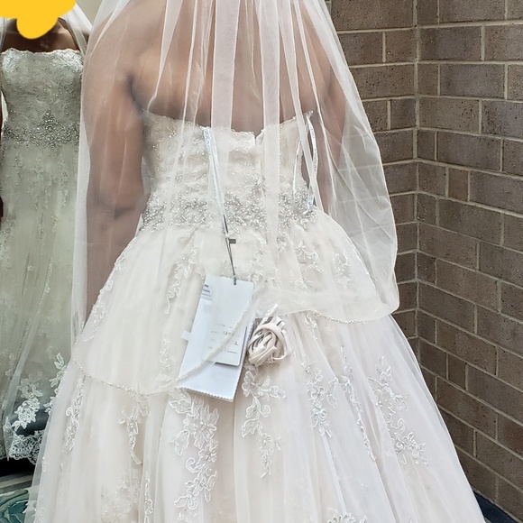 SOLD David Tutera for Mon Cheri - Picture 5 of 16